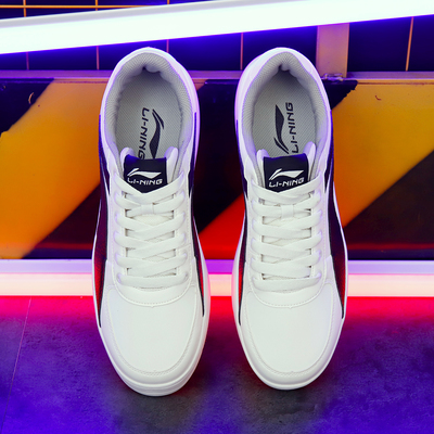 2020秋季白色風尚 李寧男款板鞋，休閑潮搭新選擇