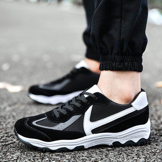 別再糾結怎么搭配，帥氣男人出街直接穿運動鞋，時尚又舒適