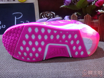 奧廠家直銷兒童運動鞋花朵防斷防滑帶燈女中童休閑皮鞋207——石獅市皖峰鞋廠產品亮點解析